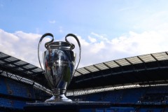 皇马剑指七连胜：联赛杯利物浦VS阿森纳关键对决及皇马分析